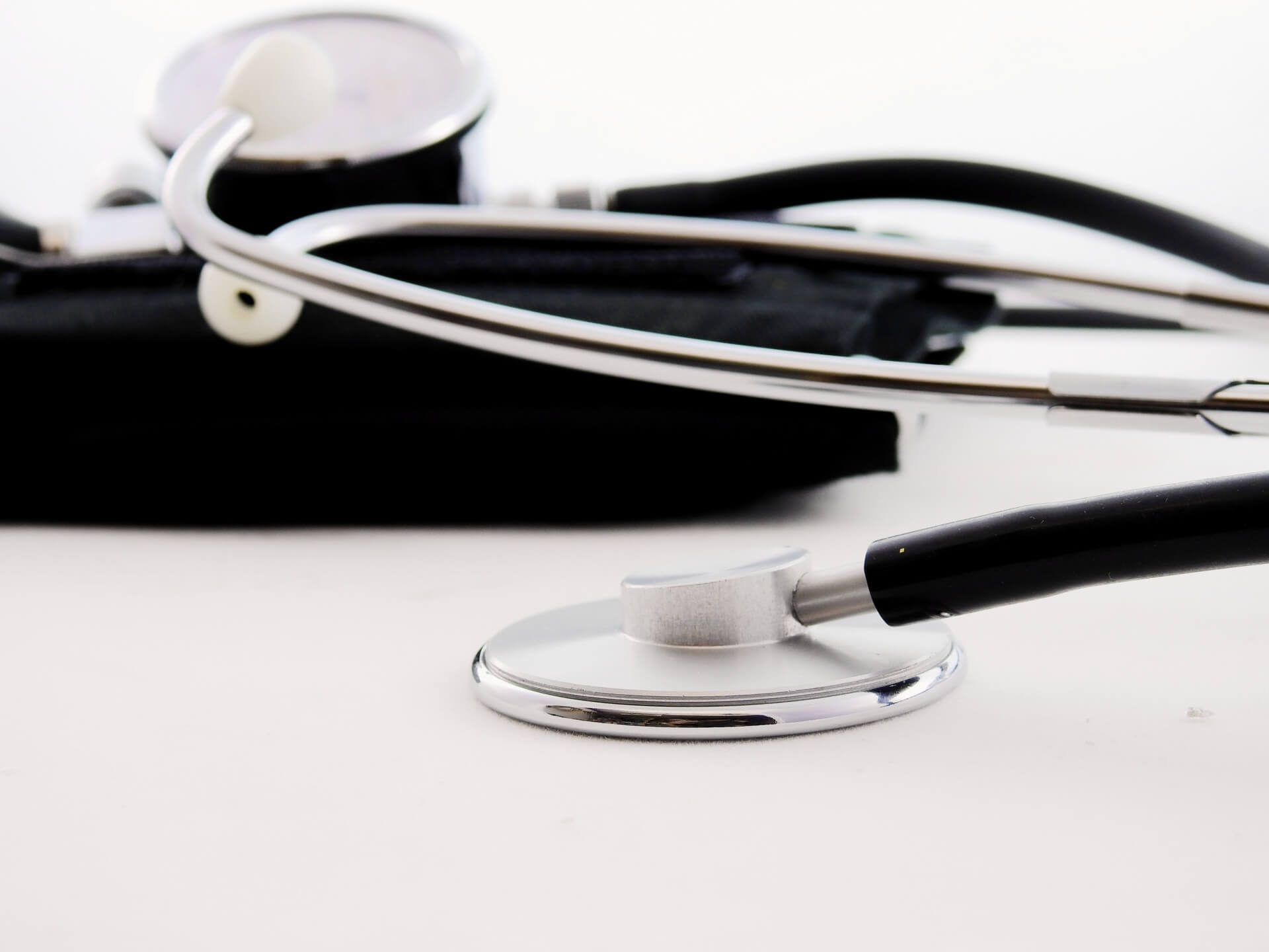 black-and-white-blood-pressure-blood-pressure-monitor-208556